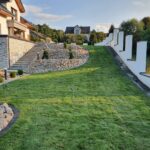 Zakładanie trawnika z rolki